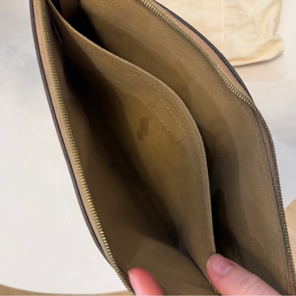 LOUIS VUITTON Monogram Daily Pouch/Clutch - Picture 6 of 8